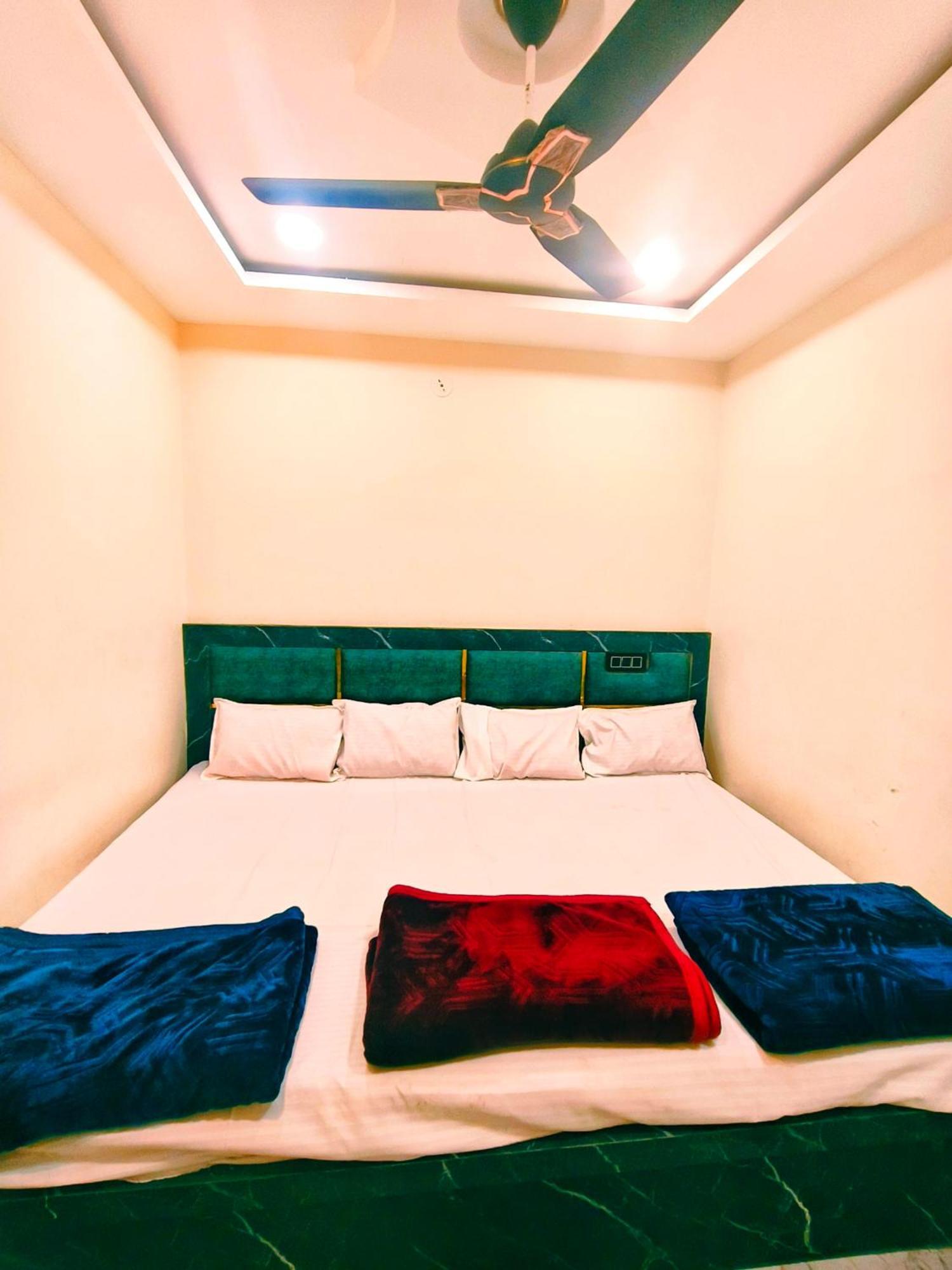 Hotel Shiv Gouri Palace 우자인 외부 사진